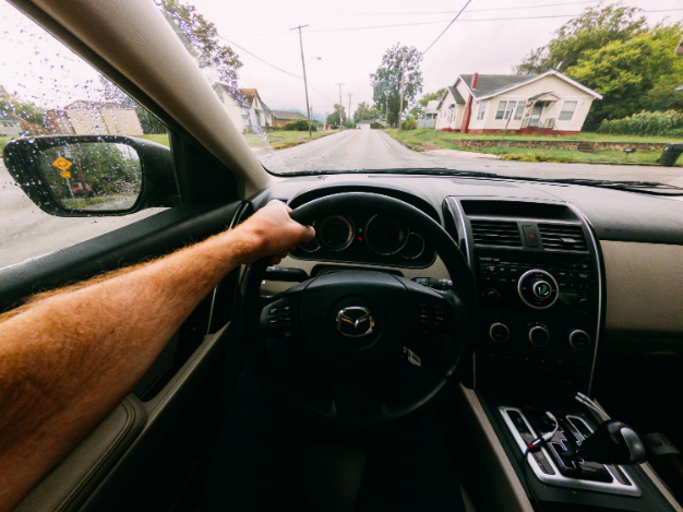 a picture of a steering wheel